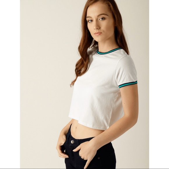 UNITED COLORS OF BENETTON
Women White Solid Cropped Round Neck T-shirt S - Picture 3 of 11
